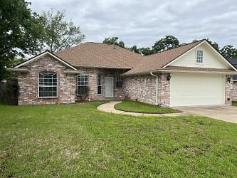 3114 Pleasant Forest Dr - College Station, TX