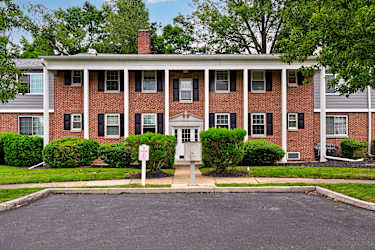 Village Square Apartments - Mount Holly, NJ