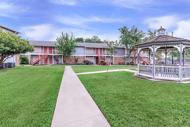 Ingram Square Apartments - San Antonio, TX