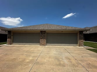 785 SW 13th St - Moore, OK