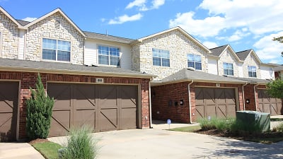 Oaks Estates Of Coppell Apartments - Coppell, TX
