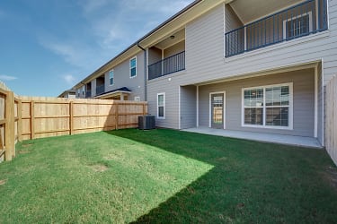 411 Kate Ln - College Station, TX