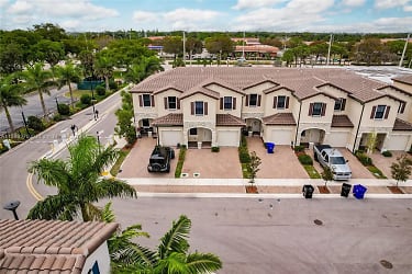 1443 SW 54 Ave #1443 - North Lauderdale, FL