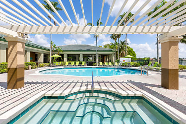 Club Lake Pointe Apartments - Coral Springs, FL