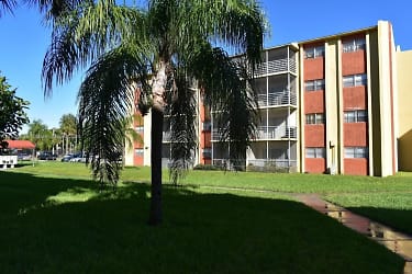 3600 NW 21st St #403 - Lauderdale Lakes, FL
