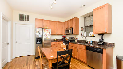 738 N May St unit 1F - Chicago, IL