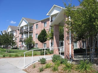 Holmes Lake By Broadmoor Apartments - Lincoln, NE