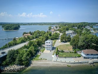 223 Cliff Ave - Portsmouth, RI