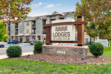 Lodges At Lake Wylie Apartments - Lake Wylie, SC