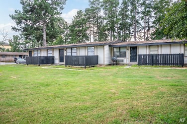 Oakwood Village Apartments - Augusta, GA