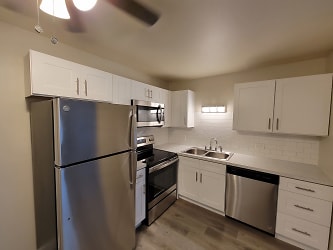Updated Apartment With NEW KITCHEN & BATH With Balcony/Patio/Private Parking! - Lisle, IL