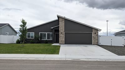 426 Stagecoach Ave - Fruitland, ID