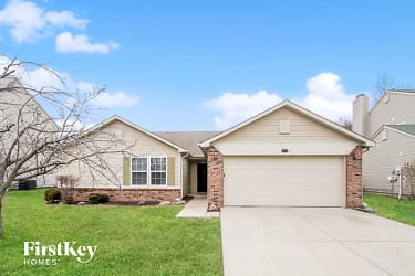 11638 Lone Pine Cir - Indianapolis, IN
