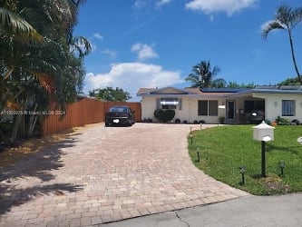4480 NW 16th Ave #0 - Oakland Park, FL