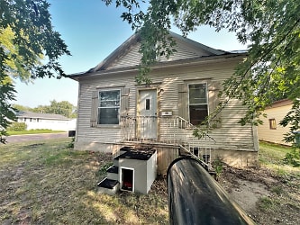 1200 E 3rd Ave - Mitchell, SD