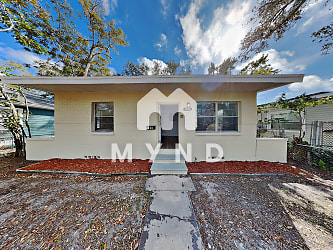 4826 8Th Ave S - St Petersburg, FL
