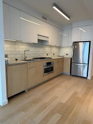 26-18 3rd St unit 1609 - Queens, NY