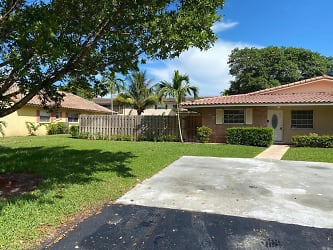 8947 NW 33rd St - Coral Springs, FL