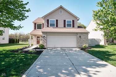 10856 Trailwood Dr - Fishers, IN