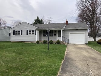 892 Edenridge Dr - Youngstown, OH