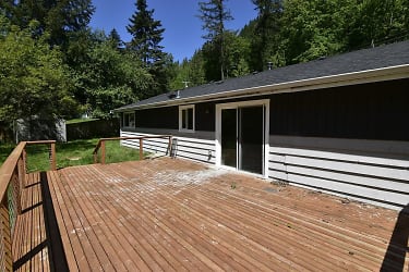 22509 SE May Valley Rd - Issaquah, WA