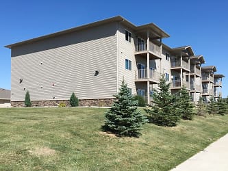 Sunset Pointe Apartments - Minot, ND