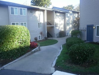 Quail Ridge Apartments - Portland, OR