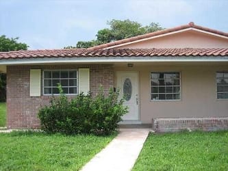 8947 NW 33rd St - Coral Springs, FL