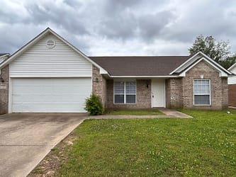 320 Chateau Dr - Fort Smith, AR