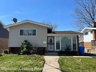 8344 S Dorchester Ave - Chicago, IL