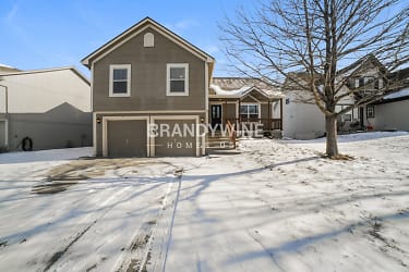 709 North Glenview Court - Independence, MO