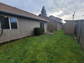 1865 17th St - Springfield, OR