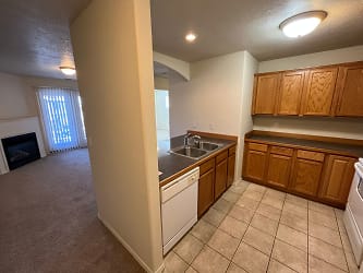 211 NW Greenwood Ave unit 223 - Redmond, OR