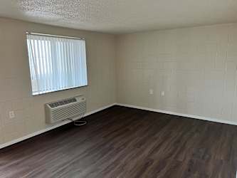 1114 E Morton Ave - Jacksonville, IL