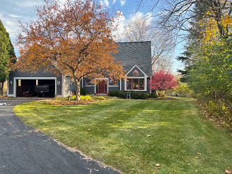 11830 N Country Ln - Mequon, WI