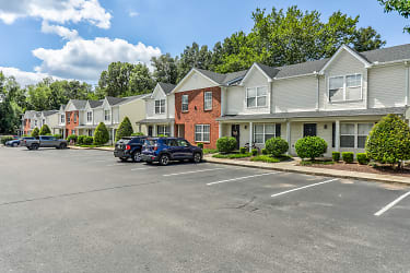 The Summit Townhomes Apartments - Murfreesboro, TN