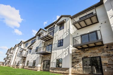 The Velthuis Apartments - Sioux Falls, SD