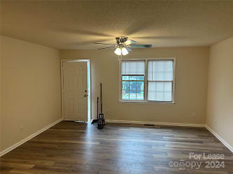 752 7th Ave SW - undefined, undefined