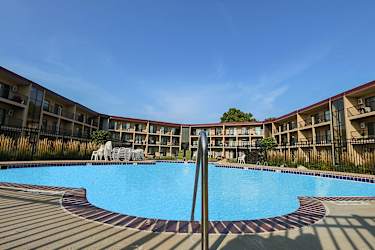 Courtyard Apartments - Saint Louis Park, MN