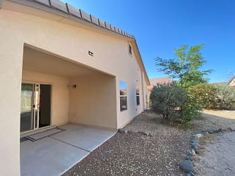 2542 Kentwood Ct - Las Cruces, NM