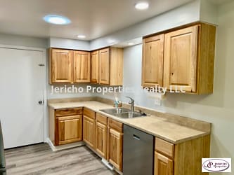 11949 W 58th Ave - Arvada, CO