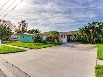 8416 Boxwood Dr - Tampa, FL