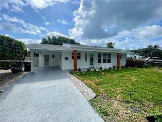 4940 NE 22nd Ave - Lighthouse Point, FL