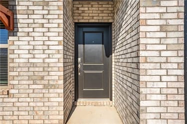 2400 SW Expedition St #2 - Bentonville, AR