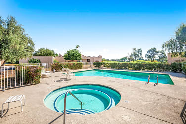 656 Hospitality Dr - Rancho Mirage, CA