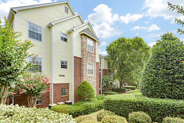 Crowne Gardens Apartments - Greensboro, NC