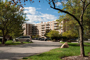 Rockside Park Towers Apartments - Bedford, OH