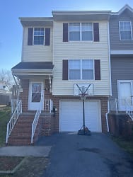 93 Willowbrook Dr - Charles Town, WV