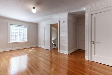 ZENABE COURT APARTMENTS (SCHP01) - Portland, OR
