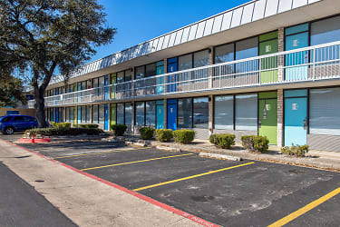 Vivo Living New Braunfels I Apartments - New Braunfels, TX